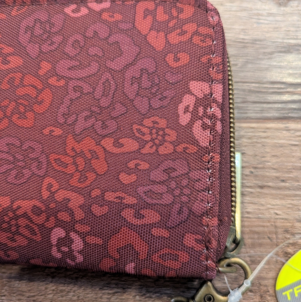 NWT Travelon Wallet Wristlet Purse Safe ID RFID Blocking Burgundy Floral - Picture 9 of 14